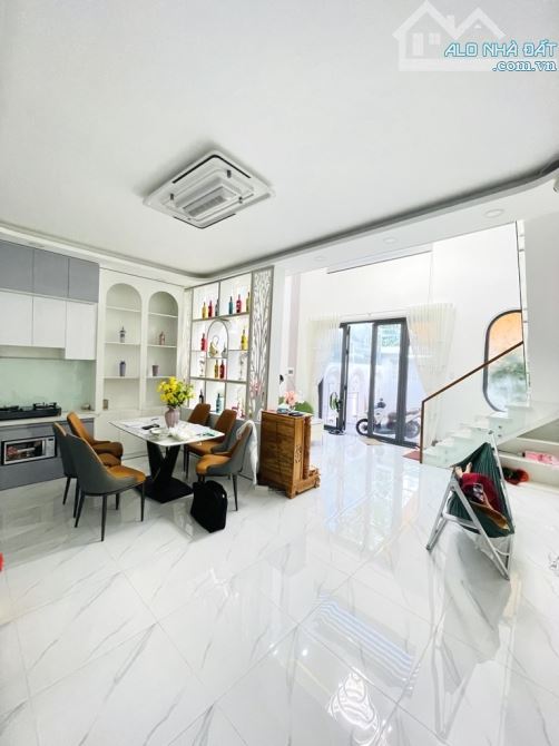 Bán Nhà Cạnh Quận 7 - 6x22 - 2 Tầng - Nhỉnh 3T - 1