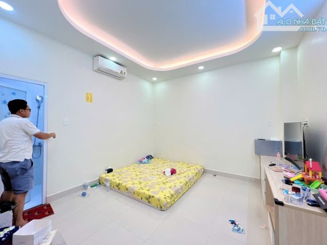 Hạ 6 Tỷ - Mặt Tiền Dương Khuê, Gần Lũy Bán Bích - 240M - Ngang 10M - 1