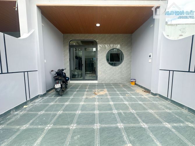 BÁN 3 CĂN NHÀ 1 TRỆT 1 LẦU THIẾT KẾ HIỆN ĐẠI - THUỘC P.TÂN VẠN. GIÁ 2,750 TỶ TẶNG NỘI THẤT - 1