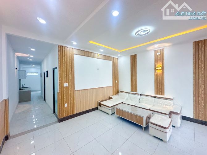 BÁN NHÀ CẤP 4 MỚI DT: 93M2 - NGANG 5M. NGAY CỔNG SAU CÔNG TY POUCHEN P.BỬU HOÀ. GIÁ 2,4 TỶ - 1