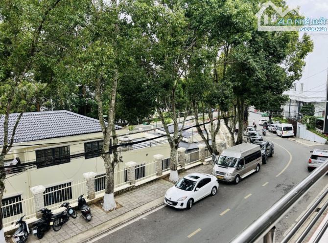📌 42 tỷ - Sản phẩn hiếm- Khách Sạn Mặt Tiền Chu Văn An, P.3 cạnh Quảng Trường ĐL- 374m2📌 - 1