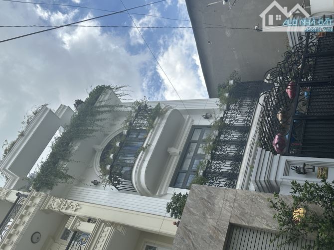Mặt tiền hẻm 8m LÊ ĐỨC THỌ - NGUYỄN VĂN LƯỢNG 90m2 3tầng đẹp nhất khu; VỊ TRÍ đắc địa, GẤP - 1