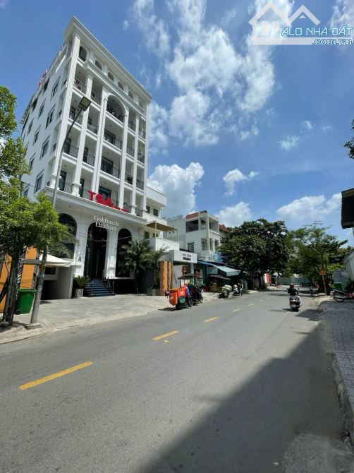 125tr/m2 đường lớn quốc hương thảo điền quận 2 .10x25 m  giá còn bớt , xây cao tầng - 1