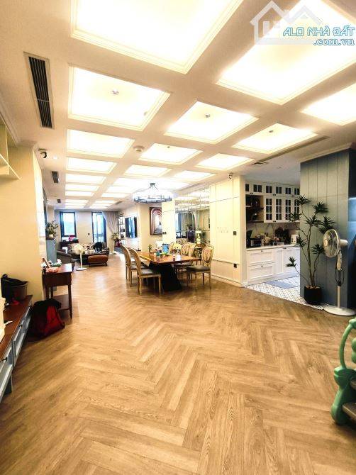 Siêu căn hộ chung cư như khách sạn 5 sao 3PN 3VS. Căn góc 220m2, 14.05 tỷ,nội thất xịn xò. - 1