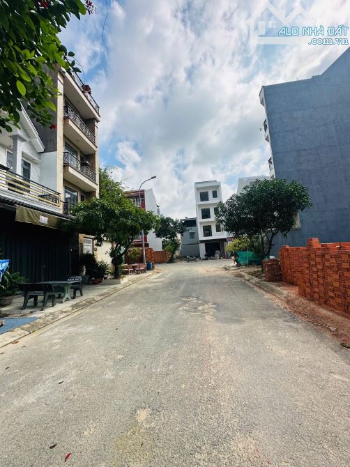 Bán đất - Mặt tiền - R ẻ nhất KDC Êm đềm - 5x18m - Giá 6 tỷ - 1