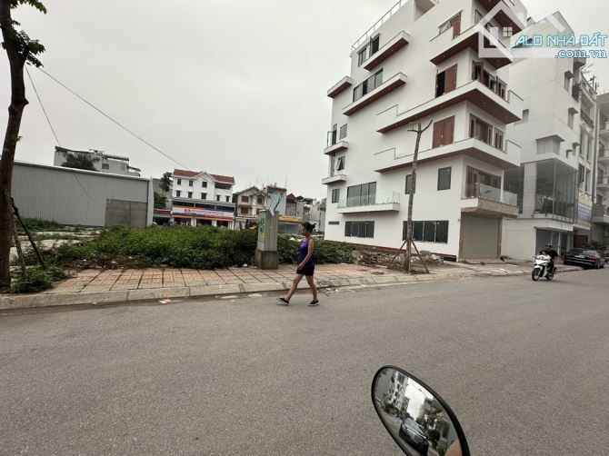 E CÓ MẤY MẢNH TĐC NGỌC THUỴ VIEW CÔNG VIÊN & TRƯỜNG HỌC SIÊU ĐẸP-THÔNG THOÁNG- MẶT ĐƯỜNG 1 - 1