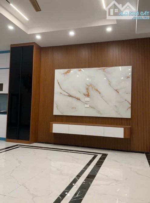 Hiếm nhà bán, lô góc, mặt tiền rộng, ngõ nông, gần ô tô, 5 tầngThượng Thanh, Long Biên. - 1
