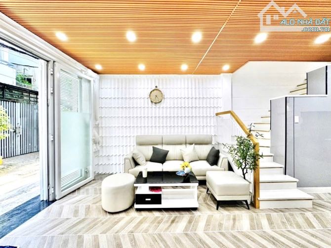Nhà đẹp xe hơi ngủ trong nhà full nội thất 4 tầng sổ hồng chính chủ nhỉnh 6 tỷ - 1