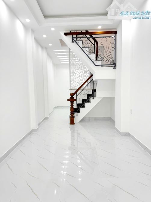 Bán nhà mới 2 lầu sát hẻm xe hơi đường Âu Dương Lân P. Chánh Hưng Quận 8 - 1