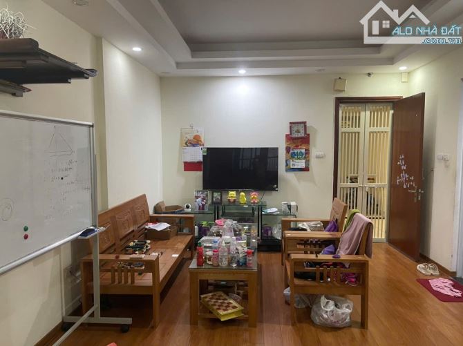 EM TRAI NHỜ BÁN CHUNG CƯ QUÂN ĐỘI THẠCH BÀN - 2 NGỦ, 2 WC - 70M2 GIÁ 3,78 TỶ - 1