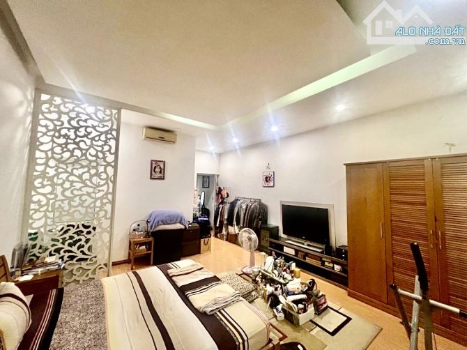 Bán Nhà Nguyễn Văn Cừ 65m2-hơn 11 tỷ-SÁT MẶT PHỐ-Ô TÔ GẦN-DÂN XÂY-MẶT TIỀN 5,2m-SỔ VUÔNG - 1