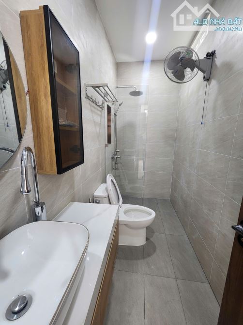Bán nhà MT ngay Thạch Thị Thanh,Quận 1,DT:4,2mx16m.K/C 3 tầng,ở và kd, Giá bán 17,5 tỷ TL - 12