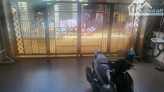 Bán nhà 2 tầng hẻm Thống Nhất, trung tâm thành phói - 2