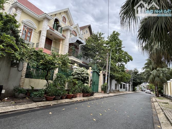 Bán biệt thự sân vườn Quận 7 – View sông – Gần Phú Mỹ Hưng – Khu dân trí cao - 2