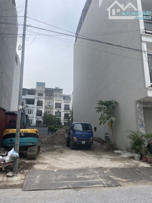 Chính chủ nhờ Bá.n đất TĐC ngõ 172 Phú Diễn - 43m2 - Ô TÔ TRÁNH - ĐỖ CỬA - vị trí đẹp - 2