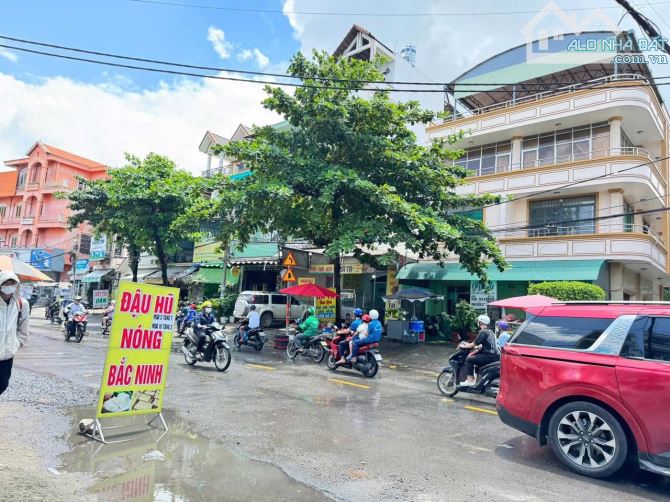 Nhà ngay chợ Tăng Nhơn Phú A, Lã Xuân Oai. 77m2 X 2 Tầng.Hẻm Ôtô. Đang cho thuê 12tr/tháng - 2