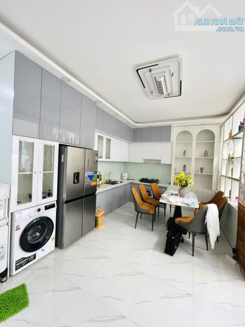 Bán Nhà Cạnh Quận 7 - 6x22 - 2 Tầng - Nhỉnh 3T - 2