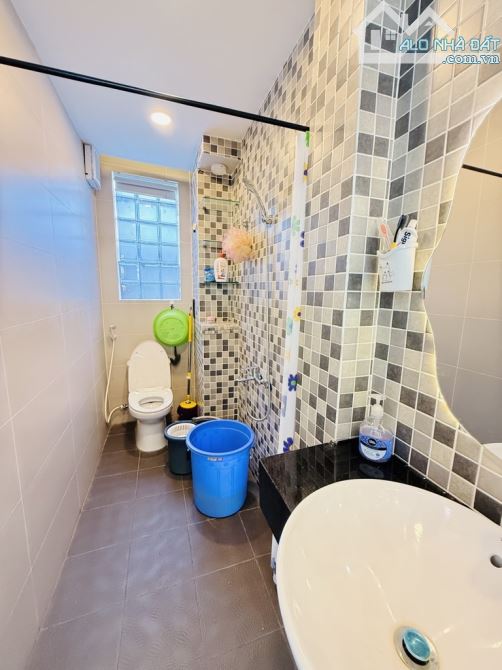 nhà mới 4 tầng BTCT ngay vòng xoay Lý Thái Tổ - 2