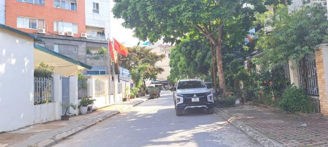 căn biệt thự thô 2 mặt tiền siêu đẹp, dt181m2, 3tầng khu đô thị mới văn khê- hà đông. - 2