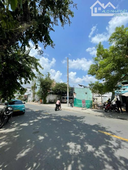 125tr/m2 đường lớn quốc hương thảo điền quận 2 .10x25 m  giá còn bớt , xây cao tầng - 2