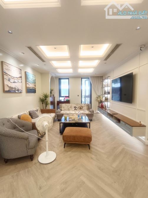 Siêu căn hộ chung cư như khách sạn 5 sao 3PN 3VS. Căn góc 220m2, 14.05 tỷ,nội thất xịn xò. - 2