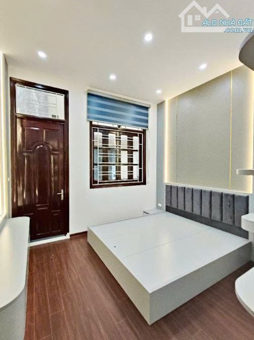 Bán nhà Lạc Trung - Ngõ thông, 5m ra ô tô - nhà dân xây - tặng lại full nội thất.