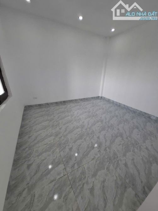 BÁN NHÀ NGỌC HỒI 32M² 5 TẦNG, SỔ ĐỎ SẴN, GẦN Ô TÔ GIÁ CHỈ CÓ 4.2 TỶ - 2