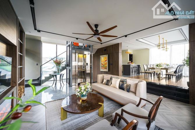 Biệt thự Đà Lạt view ngắm trọn thành phố, có 02 phòng xông hơi, 22 tỷ,202m2 cách chợ 1km - 2