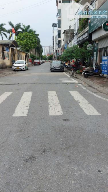 Bán đất phố Tân Thụy,100m2- mt5m- 20 tỷ hơn, ô tô, ngõ thông, gần phố Nguyễn Lam - 2