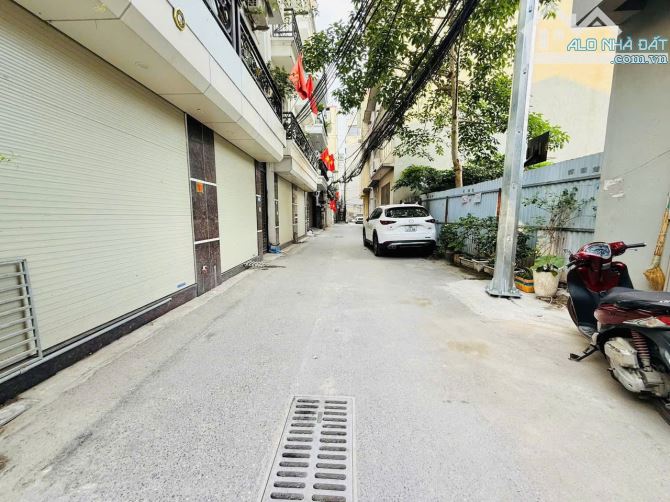 Bán nhà Vạn Phúc Hà Đông gần Đại Mỗ, nhà Phân lô ô tô vào nhà full nội thất, ô chờ - 2