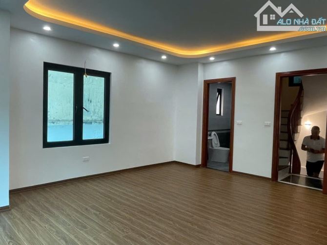 Tòa nhà 7 tầng Đội Nhân 45m quận Ba Đình Hà Nội thang máy Trung Tâm gần Hồ Tây giữa thủ đô - 2