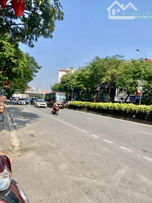 Bán Nhà Nguyễn Văn Cừ 65m2-hơn 11 tỷ-SÁT MẶT PHỐ-Ô TÔ GẦN-DÂN XÂY-MẶT TIỀN 5,2m-SỔ VUÔNG - 2