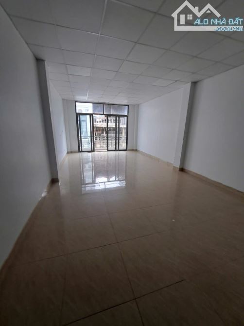 Cho thuê nhà ngõ 106 Hoàng Quốc Việt,  Dt 65m2 x 7 tầng mới đủ điều hòa có Thang Máy - 3