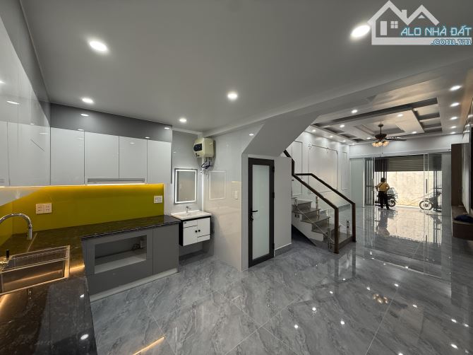 Bán nhà Nam Trung Hành 3.5 tầng sân cổng riêng - 3