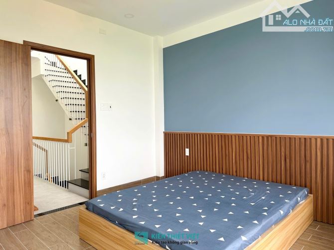BÁN NHÀ NGAY UỶ BAN NHÂN DÂN HUYỆN BẾN LỨC ,THIẾT KẾ 1 TRỆT 2 LẦU .GIÁ CHỈ 1 TỶ 050TRIỆU - 3