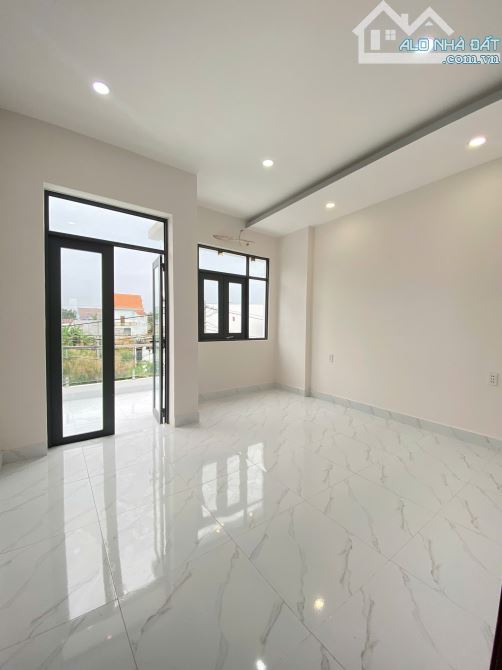 Bán nhà sổ hồng riêng, vay bank, 1 trệt, 2 lầu, 4 phòng ngủ - 3