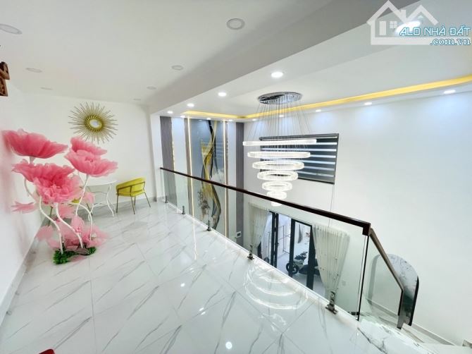 Bán Nhà Cạnh Quận 7 - 6x22 - 2 Tầng - Nhỉnh 3T - 3