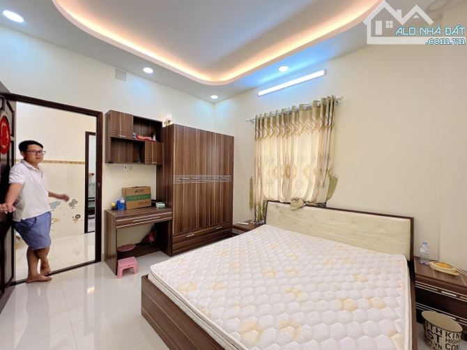 Hạ 6 Tỷ - Mặt Tiền Dương Khuê, Gần Lũy Bán Bích - 240M - Ngang 10M - 3
