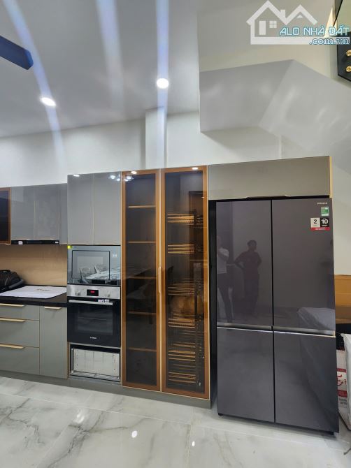 Bán nhà MT ngay Thạch Thị Thanh,Quận 1,DT:4,2mx16m.K/C 3 tầng,ở và kd, Giá bán 17,5 tỷ TL - 3