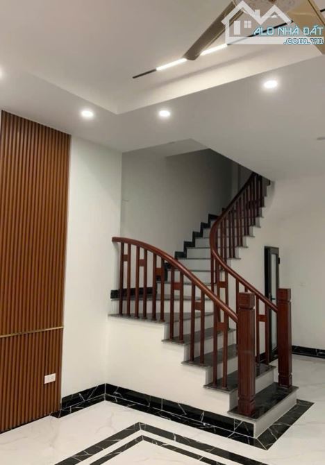 Hiếm nhà bán, lô góc, mặt tiền rộng, ngõ nông, gần ô tô, 5 tầngThượng Thanh, Long Biên. - 3