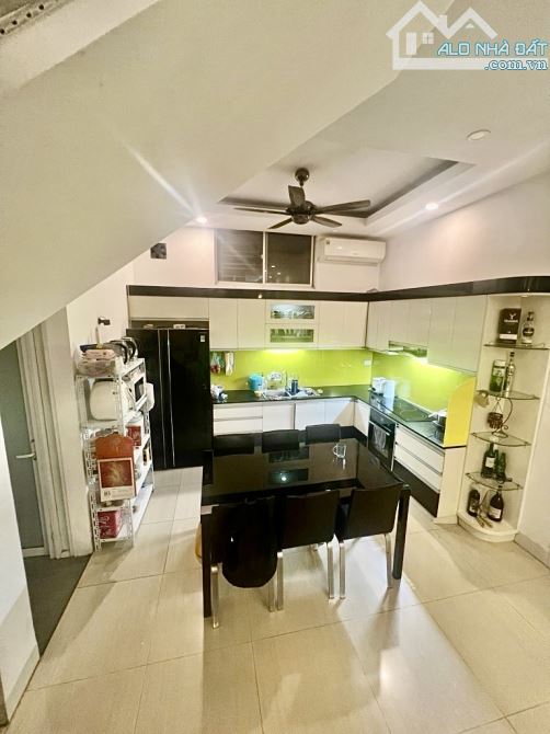 Bán Nhà Nguyễn Văn Cừ 65m2-hơn 11 tỷ-SÁT MẶT PHỐ-Ô TÔ GẦN-DÂN XÂY-MẶT TIỀN 5,2m-SỔ VUÔNG - 3