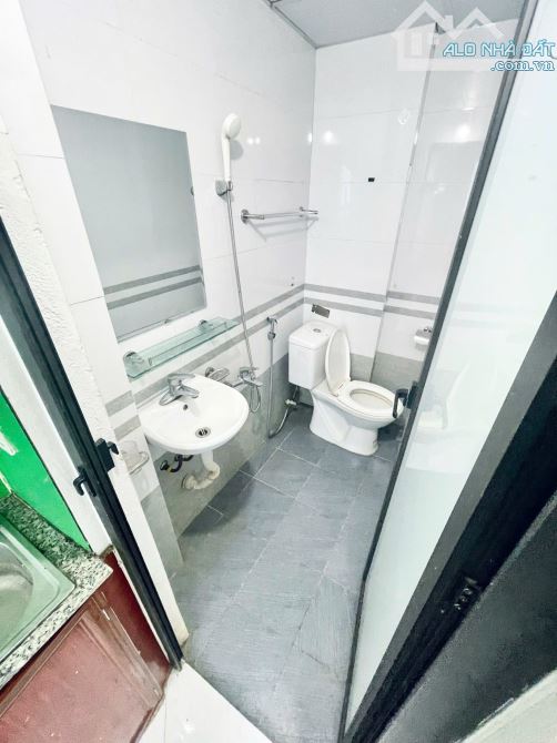 BÁN CCMN TRIỀU KHÚC 60M2 8 TẦNG MT 4,5M - 12 PHÒNG CHO THUÊ 60 TRIỆU/THÁNG - GIÁ 11,7 TỶ - 3