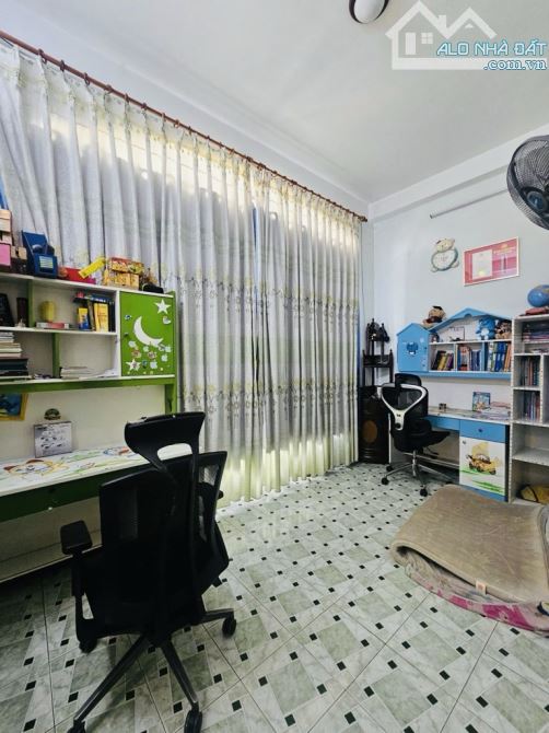 🏖️BÁN NHÀ ĐƯỜNG VĂN CHUNG  ☘️P 13 TÂN BÌNH  Hẻm Ô TO 🚖 📐NGANG 4,6M 80M2, 4 Tầng  📍GIÁ - 4