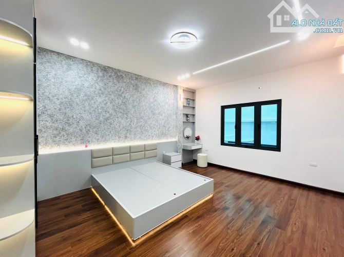 36m2 x 6T - Phố Bùi Xương Trạch - Thanh Xuân - MT 4.1m - Ô Tô Đỗ Cửa - Ngõ Thông - 8.2 tỷ - 4