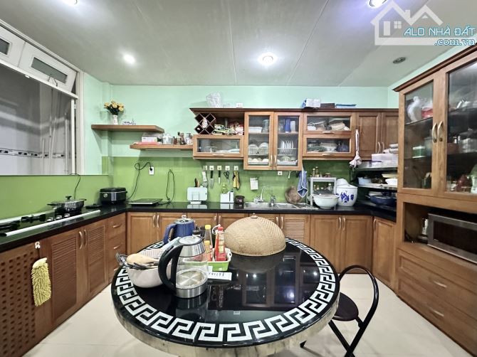 Hẻm xe hơi Phan Văn Trị, DT 130m2 ngang 6m nở hậu 11m, nhà cũ tiện xây mới giá 13 tỷ TL - 4