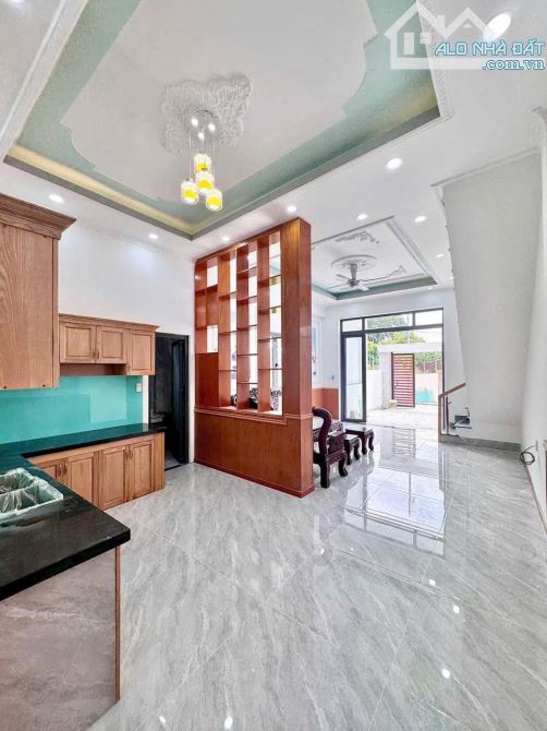BÁN NHÀ 1 TRỆT 1 LẦU (HOÀN CÔNG). DT: 85M2 - NGANG 5M THUỘC KDC HOÀNG MINH CHÁNH P. HOÁ AN - 4
