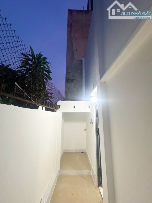 BÁN NHÀ CẤP 4 (DT: 104M - NGANG 5,2M) NGAY CẦU MỚI HOÁ AN. GIÁ CHỈ 2,6 TỶ TL - 4
