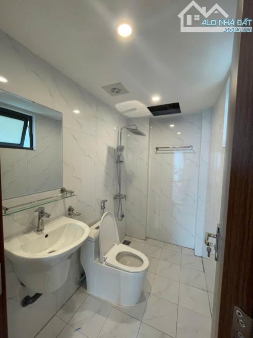 Bán nhà phố hoa lâm oto đỗ cách 5m 5 tầng chỉ hơn 5 đồng - 4