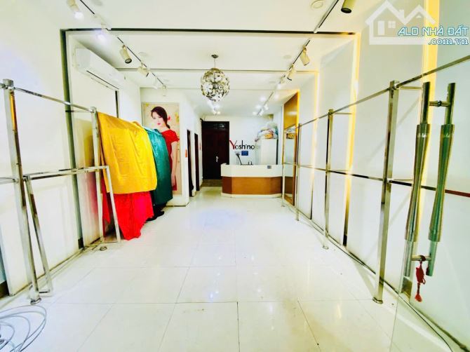 Cho thuê mặt bằng tầng 1, Mặt tiền số 71 Nguyễn Văn Huyên thuận lợi kinh doanh buôn bán