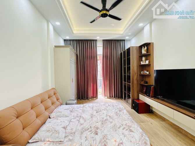 Mặt tiền KD Huyền Quang P.Tân Định 59m2 ngang 4m 2 tầng giá 18.5 tỷ - 4